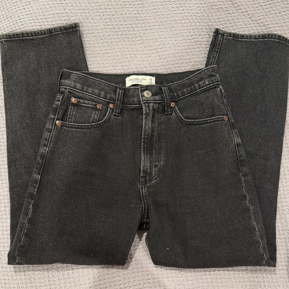 Abercrombie & Fitch Ankle Straight Ultra High Rise Size 26/2 Short in Black - Picture 2 of 5